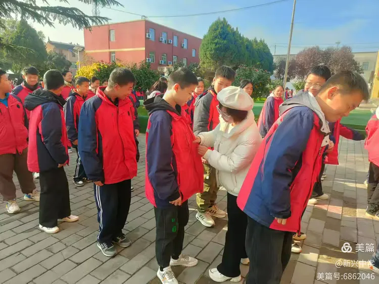 新兴中学开展管制刀具排查,守护校园安全